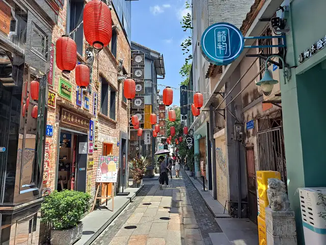 Yongqing Fang and Enning Road · 永庆坊·恩宁路