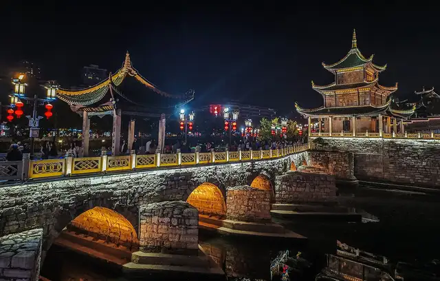 Jiaxiu Tower · 甲秀楼