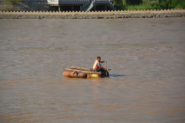 Sheepskin rafts · 羊皮筏子