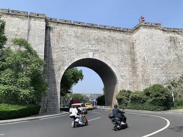 City Wall at Zhonghua Gate · 中华门城墙