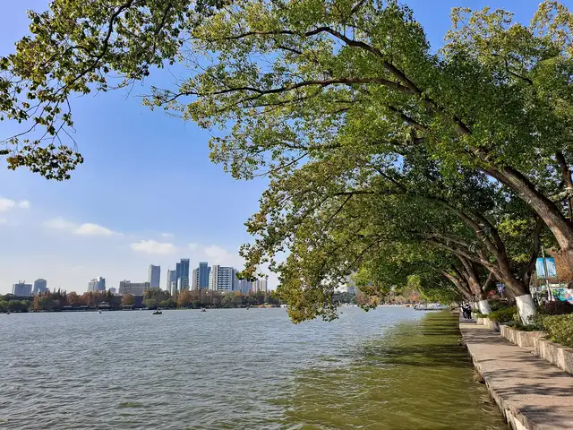 Xuanwu Lake · 玄武湖