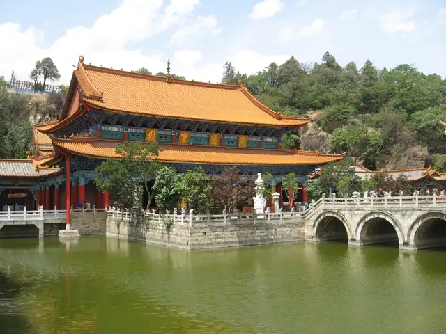 Yuantong Temple · 圆通寺