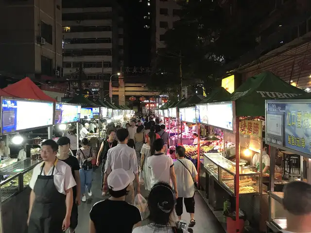 Zhengning Road Night Market · 正宁路夜市