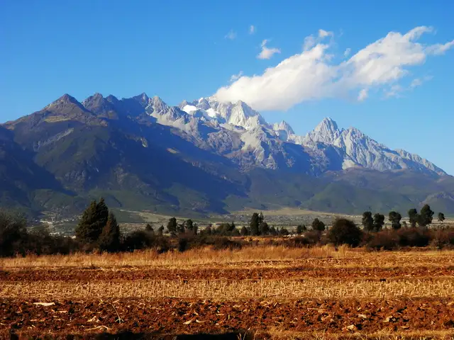 Jade Dragon Snow Mountain · 玉龙雪山