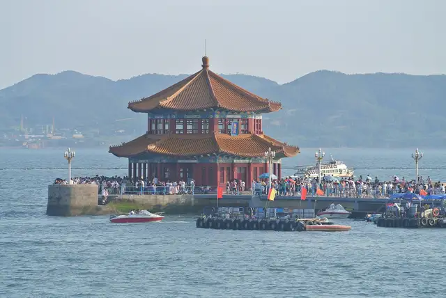 Zhanqiao Pier · 栈桥