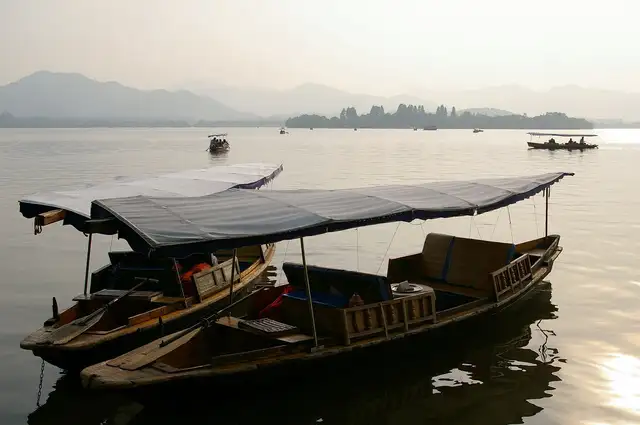 Hangzhou · 杭州