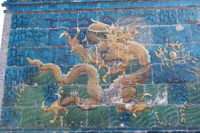 City wall and Nine Dragon Screen · 大同城墙·九龙壁