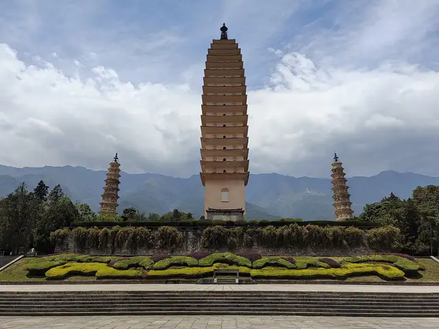 Three Pagodas · 崇圣寺三塔