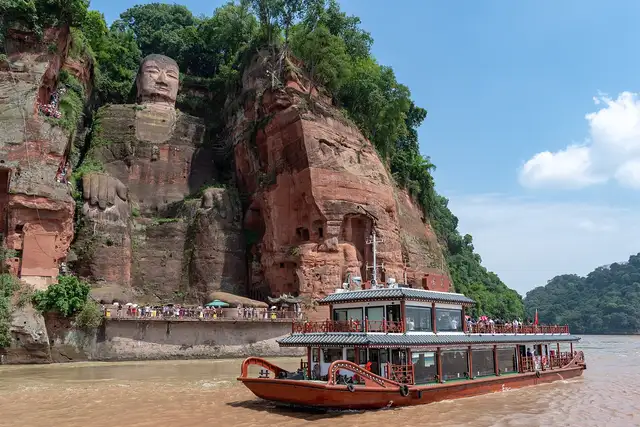 Leshan Giant Buddha · 乐山大佛