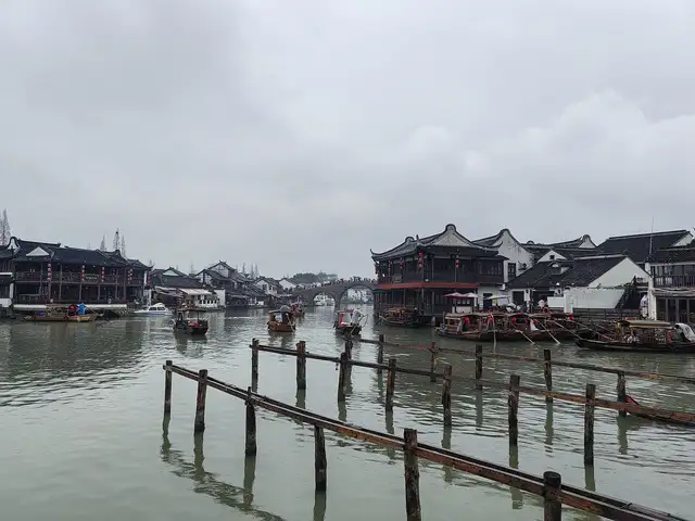 Zhujiajiao water town · 朱家角