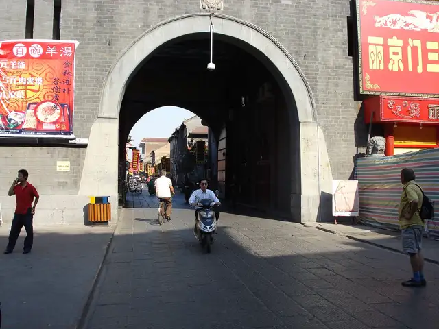 Old town and Lijing Gate · 老城·丽景门