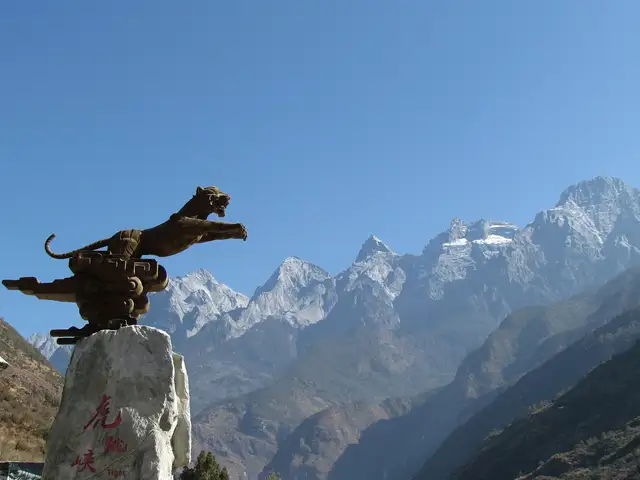 Tiger Leaping Gorge · 虎跳峡