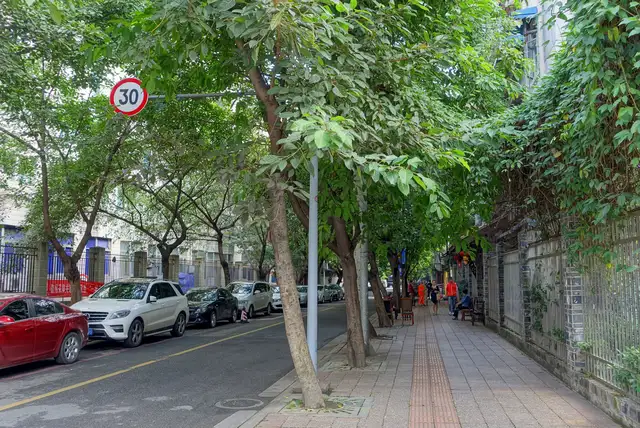 Chengdu · 成都