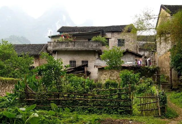 Xingping and the twenty-yuan view · 兴坪·二十元人民币背景