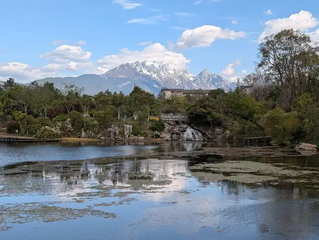 Black Dragon Pool · 黑龙潭