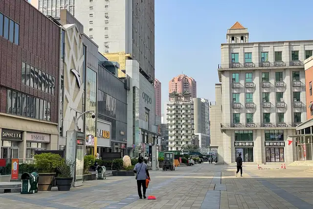 Erqi Tower and Dehua Street · 二七纪念塔·德化街