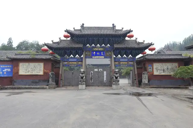 Shuanglin Temple · 双林寺