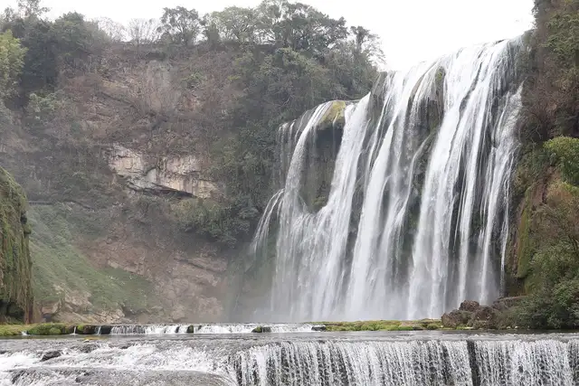 Huangguoshu Waterfall · 黄果树瀑布
