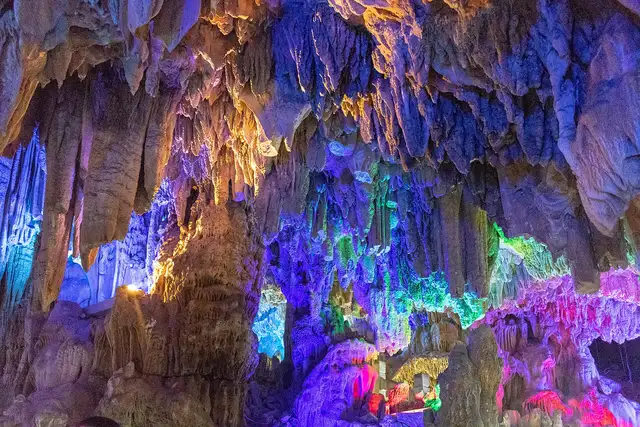 Reed Flute Cave · 芦笛岩