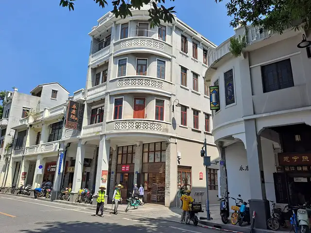 Yongqing Fang and Enning Road · 永庆坊·恩宁路
