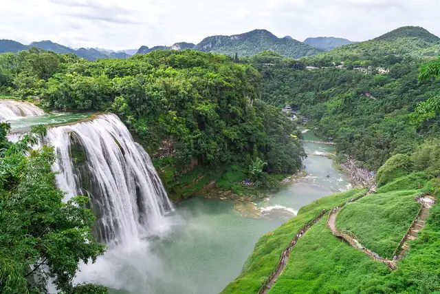 Huangguoshu Waterfall · 黄果树瀑布