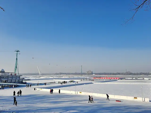 Songhua River and Stalin Park · 松花江·斯大林公园