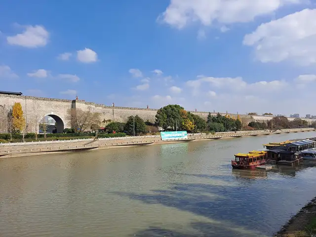 City Wall at Zhonghua Gate · 中华门城墙