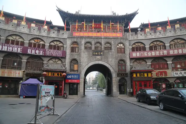 Old town and Lijing Gate · 老城·丽景门