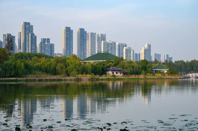 East Lake Greenway · 东湖绿道