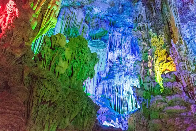 Reed Flute Cave · 芦笛岩