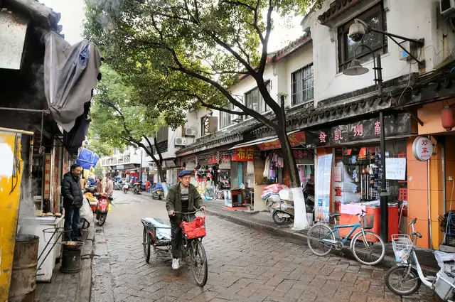 Suzhou · 苏州