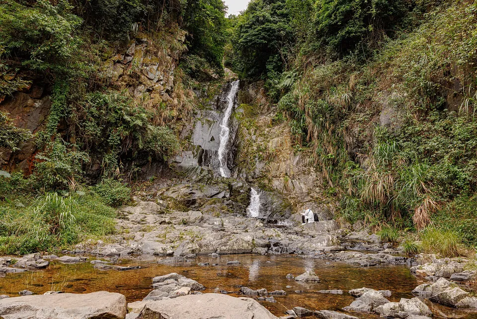 A waterfall on the stream below the Wutong Mountain ridge