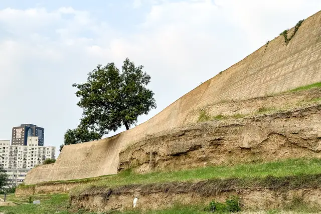 Shang City walls · 郑州商城