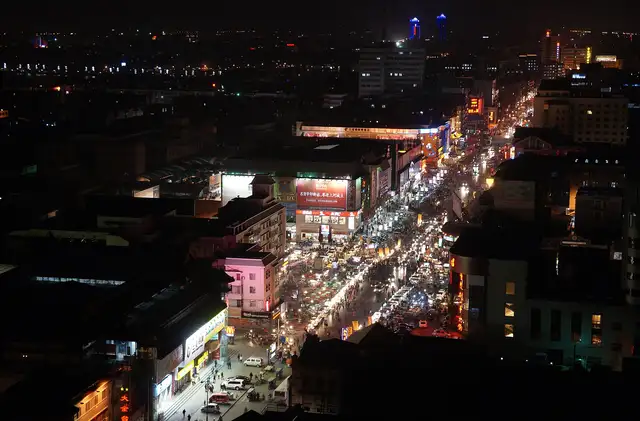 Gulou Night Market · 鼓楼夜市