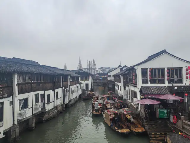 Zhujiajiao water town · 朱家角